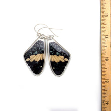 Load image into Gallery viewer, Red Cracker Butterly Earrings
